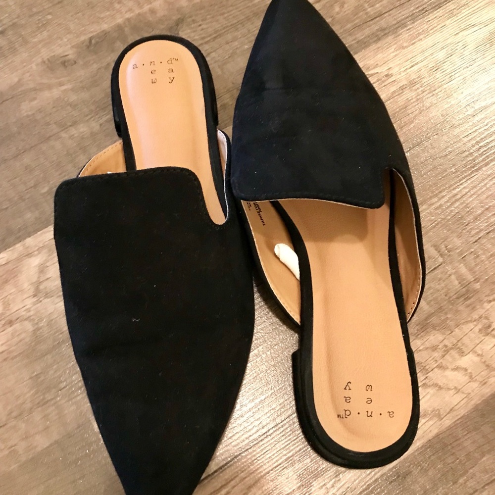 Black pointy flats